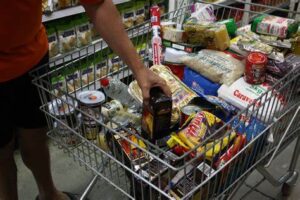 Read more about the article Bolsonaro reduz tarifa de importação de carne, feijão e outros itens