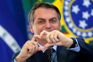 Read more about the article Eleição 2002 – Bolsonaro lidera no maior colégio eleitoral do brasiliero; Instituto Paraná  aponta 39,1% contra 35% de Lula-PT