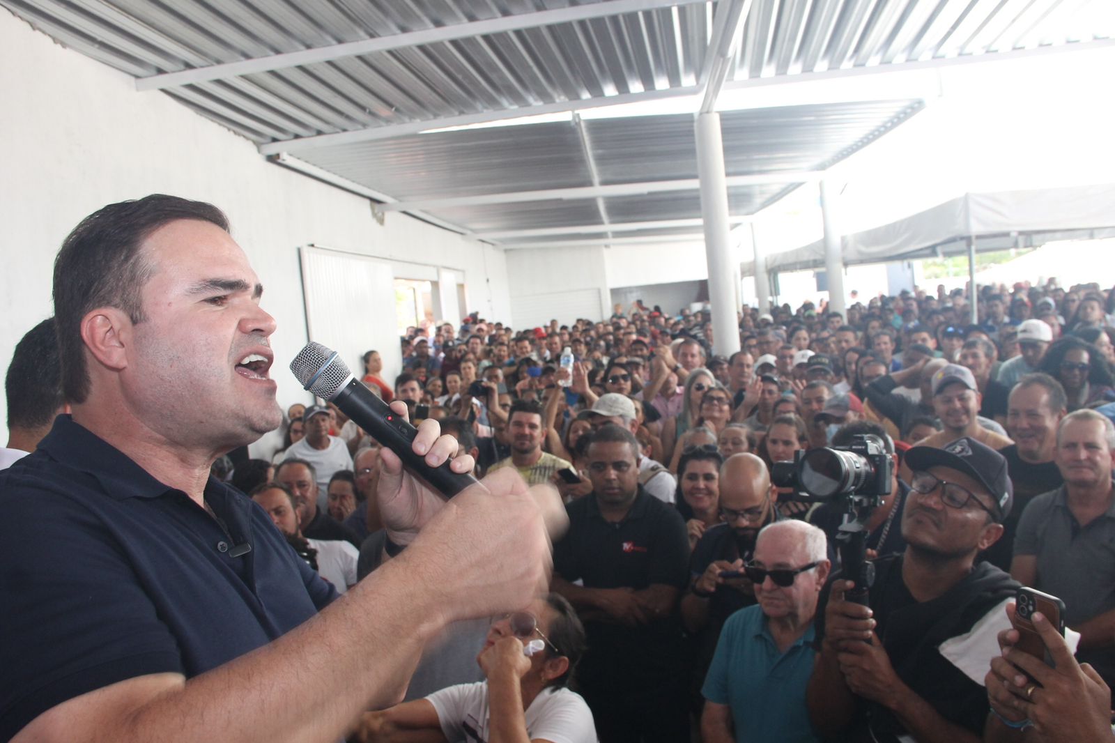 You are currently viewing Cacá Leão: ‘O povo acredita na importância de um senador aliado do governador’
