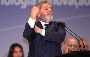 Read more about the article Lula trai Alckmin: PT divulga plano de governo sem propostas do PSB e aliados reclamam