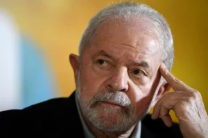 Read more about the article O fujão; Lula, continua querendo fugir de debates