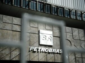 Read more about the article Petrobras quer entrar no jogo político; conselheiro faz proposta conciliatória para crise nos preços