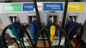 Read more about the article Para encher o tanque: Acelen anuncia redução da gasolina em 5,2%