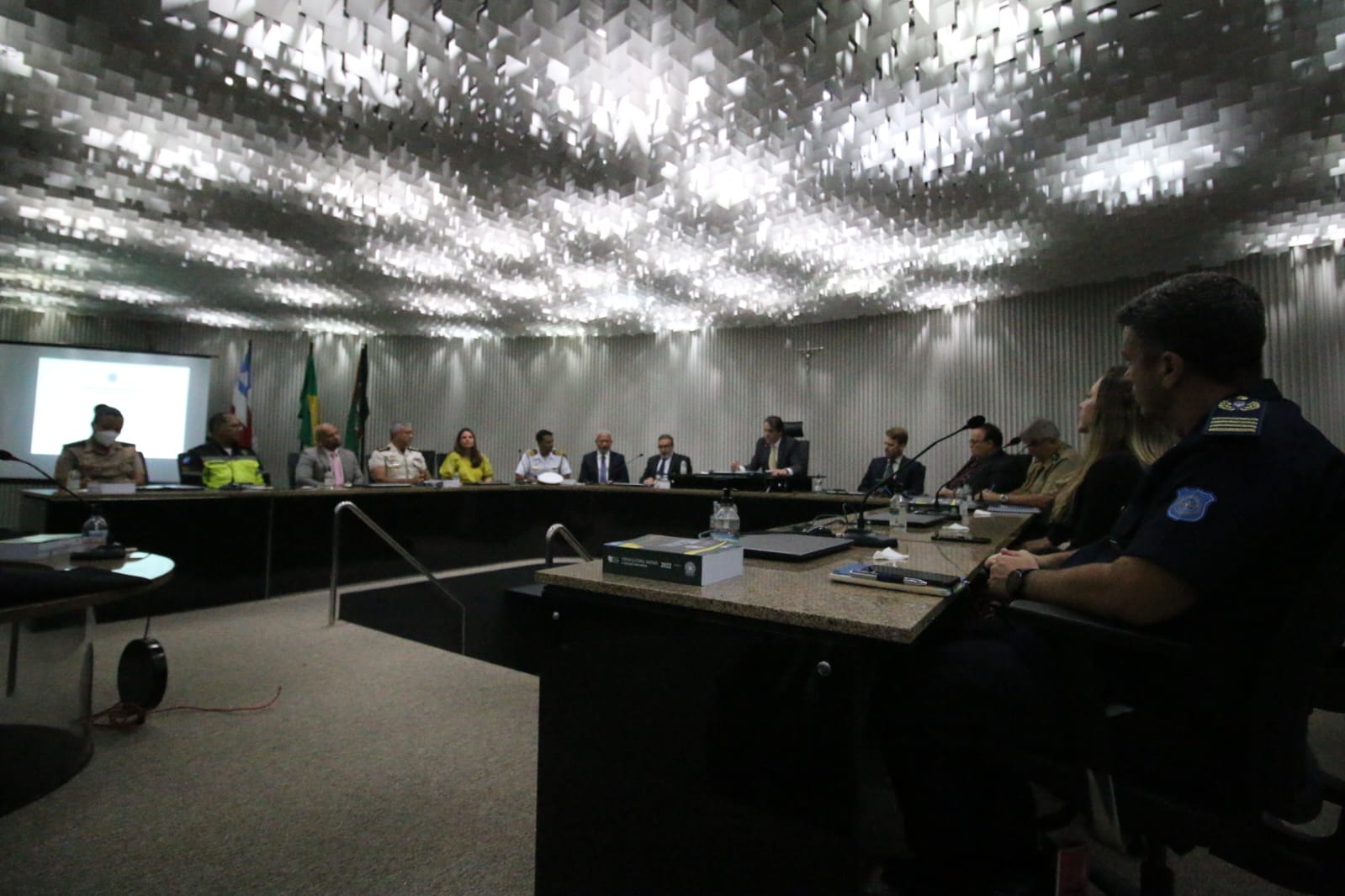 You are currently viewing Bahia – Limitar a circulação de armas no dia da votação é debatido em reunião no TRE
