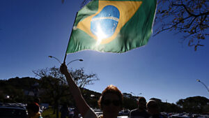 Read more about the article Juíza do RS entende que bandeira do Brasil é propaganda eleitoral para “um dos lados”