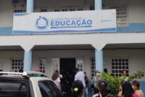 Read more about the article Serrinha – Professores mantém greve e prejudicam alunos