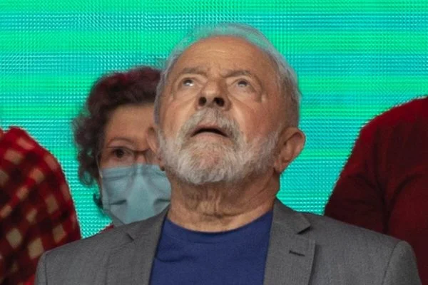 You are currently viewing Lula relata ao MDB preocupação com 2º turno contra Bolsonaro