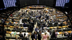 Read more about the article Parlamentares dificilmente impedirão Auxílio Brasil de R$ 600 em 2023, dizem analistas