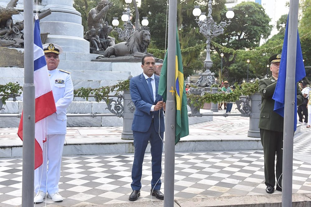 You are currently viewing 2 de Julho – Governador da Bahia abandona cortejo e não comparece ao encerramento das homenagens no Campo Grande