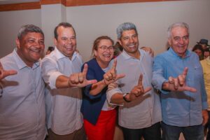Read more about the article Em Jequié, Jerônimo reúne 24 prefeitos da região em almoço com presença de Rui Costa