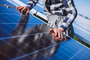Read more about the article Número de empregos em energia solar térmica deve crescer 22% em 2022