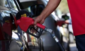 Read more about the article ANP: gasolina sobe pela 5ª semana seguida e fica acima de R$ 5