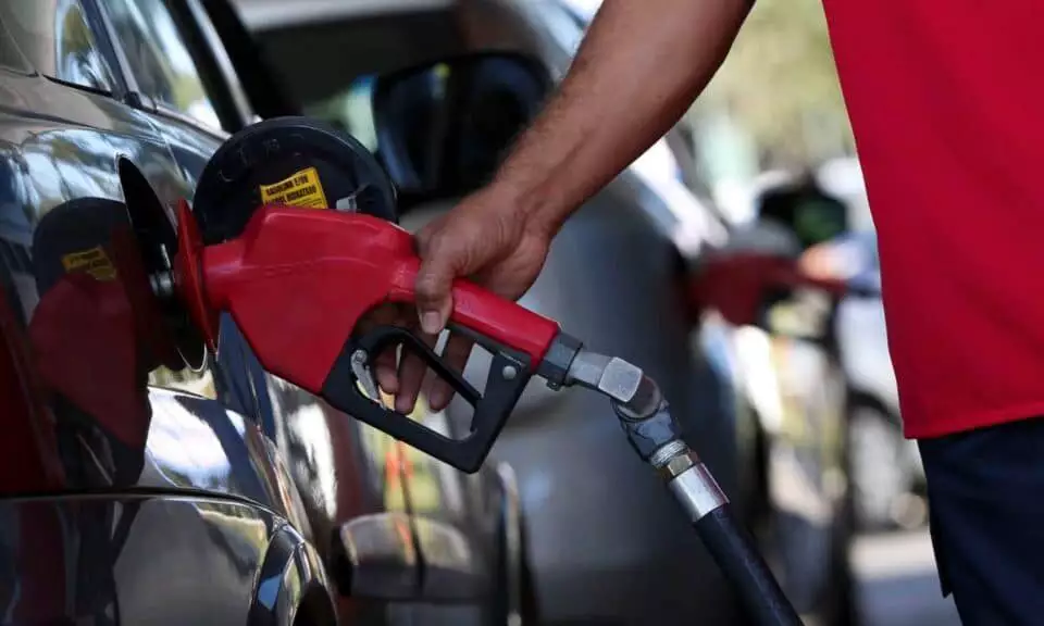 You are currently viewing ANP: gasolina sobe pela 5ª semana seguida e fica acima de R$ 5