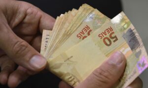 Read more about the article Governo autoriza MP para instituir salário mínimo de R$1.320 em 2023. Segundo DIEESE, o salario mínimo deveria seria de R$ 6.571,52