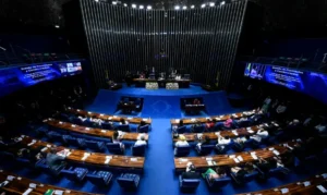 Read more about the article Senado aprova PEC dos Auxílios, que libera R$ 41,25 bilhões fora do teto de gastos; texto vai à Câmara