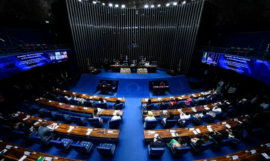 You are currently viewing Senado aprova PEC dos Auxílios, que libera R$ 41,25 bilhões fora do teto de gastos; texto vai à Câmara