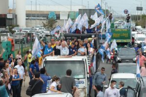 Read more about the article ACM Neto “bota bloco na rua” e abre campanha em Feira de Santana com carreata de mais de 9 km em Feira de Santana