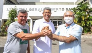 Read more about the article Prefeito de Lapão recebe alta do Hospital Roberto Santos