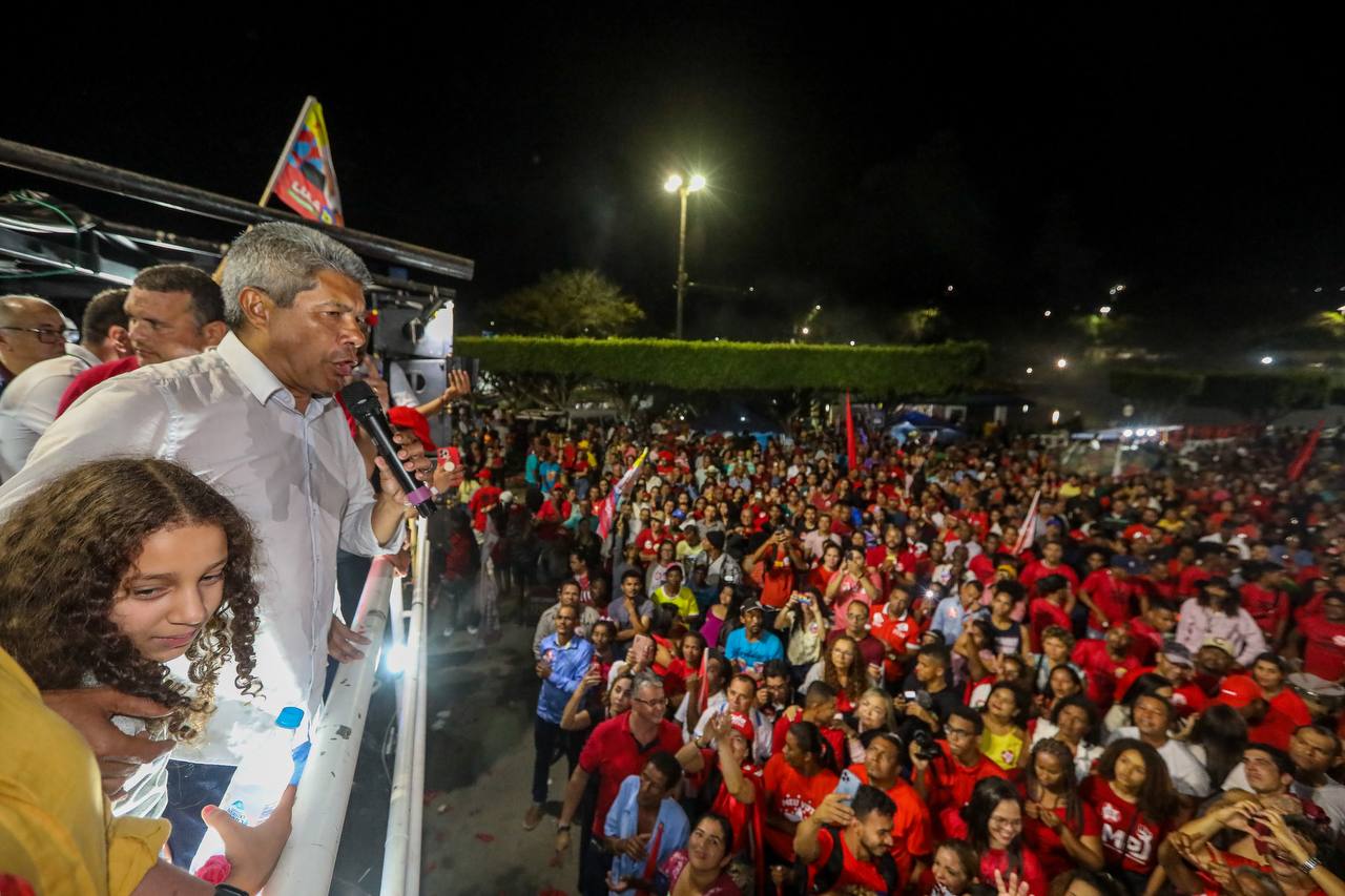 You are currently viewing Jerônimo e Caravana de Lula na Bahia são recebidos por multidão em Gandu