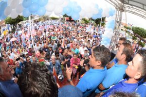 Read more about the article Em Euclides da Cunha, ACM Neto reúne multidão e diz que sua candidatura pertence ao povo: “os baianos querem mudança”