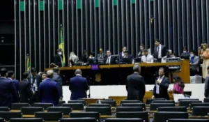 Read more about the article Sem governabilidade à vista, Coligação de Lula cogita abrir mão de disputa à presidência da Câmara