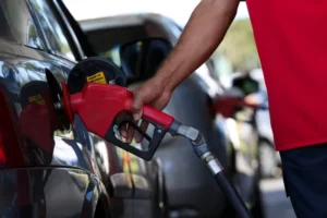 Read more about the article Ministro de Minas e Energia anuncia fiscalização de postos de gasolina para redução dos preços dos combustíveis
