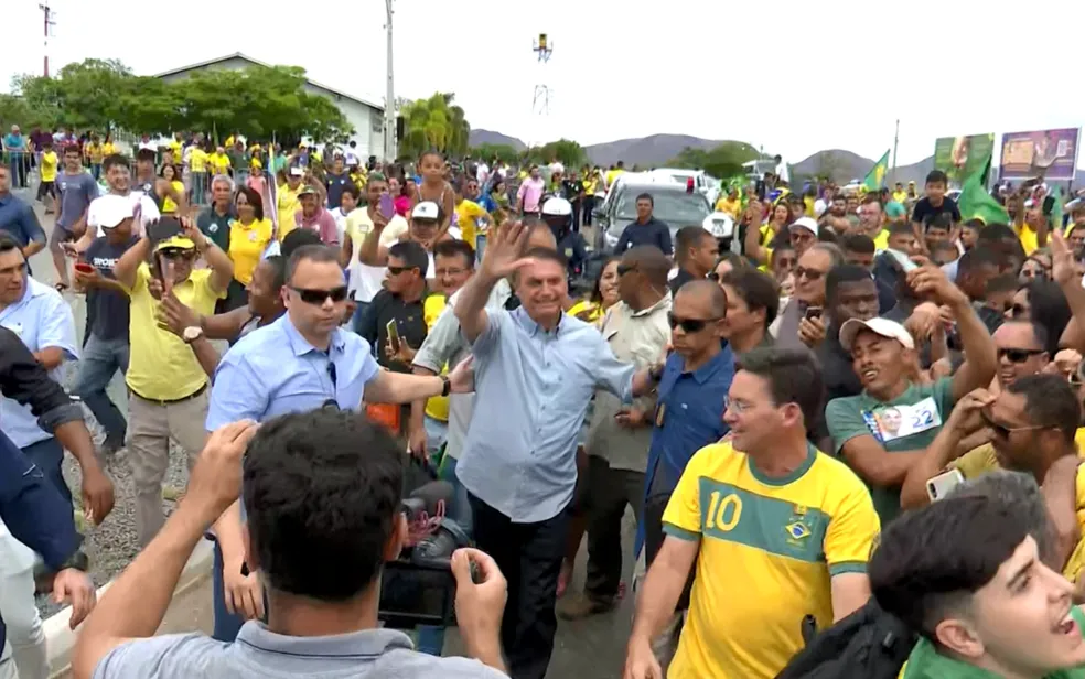 You are currently viewing Bolsonaro reúne apoiadores em Guanambi e Barreiras