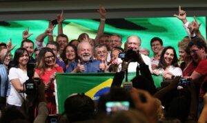 Read more about the article Em primeiro discurso, Lula diz que combate à miséria é sua missão