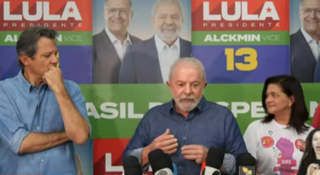 You are currently viewing “Vamos regulamentar os meios de comunicação”, ameaça Lula