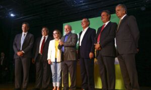 Read more about the article Lula anuncia cinco ministros do futuro governo