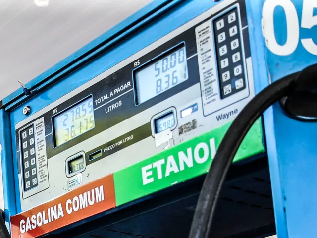 Read more about the article Petrobras anuncia redução de preço de gasolina (6,1%) e diesel (8,2%) nas refinarias a partir de hoje