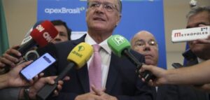 Read more about the article Lula na Argentina: Alckmin assume Presidência pela primeira vez 