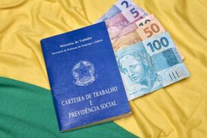 Read more about the article Lula anuncia aumento de R$ 18 no salário mínimo e reajuste na isenção do IRPF