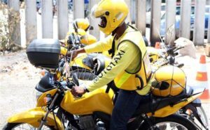 Read more about the article Câmara Municipal de Salvador instala comissão para tratar da regulamentação dos motociclistas por app 