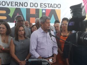 Read more about the article Sob protestos, Jerônimo Rodrigues inaugura Centro de Anemia Falciforme em Salvador