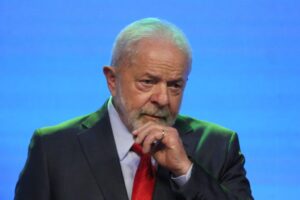 Read more about the article Terceiro mandato de Lula enfrenta tensões políticas e risco de colapso administrativo