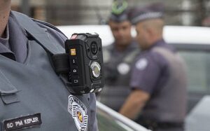 Read more about the article Distribuição de câmeras para fardas dos PMs da Bahia será gradual, diz SSP
